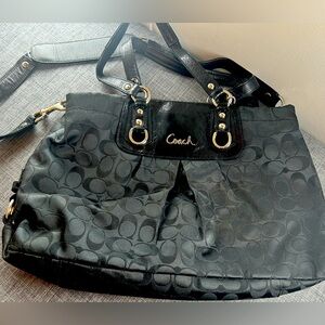 Coach Purse 👛 Black Great Condition!